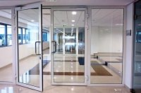 Алюминиевые конструкции и стеклянные двери